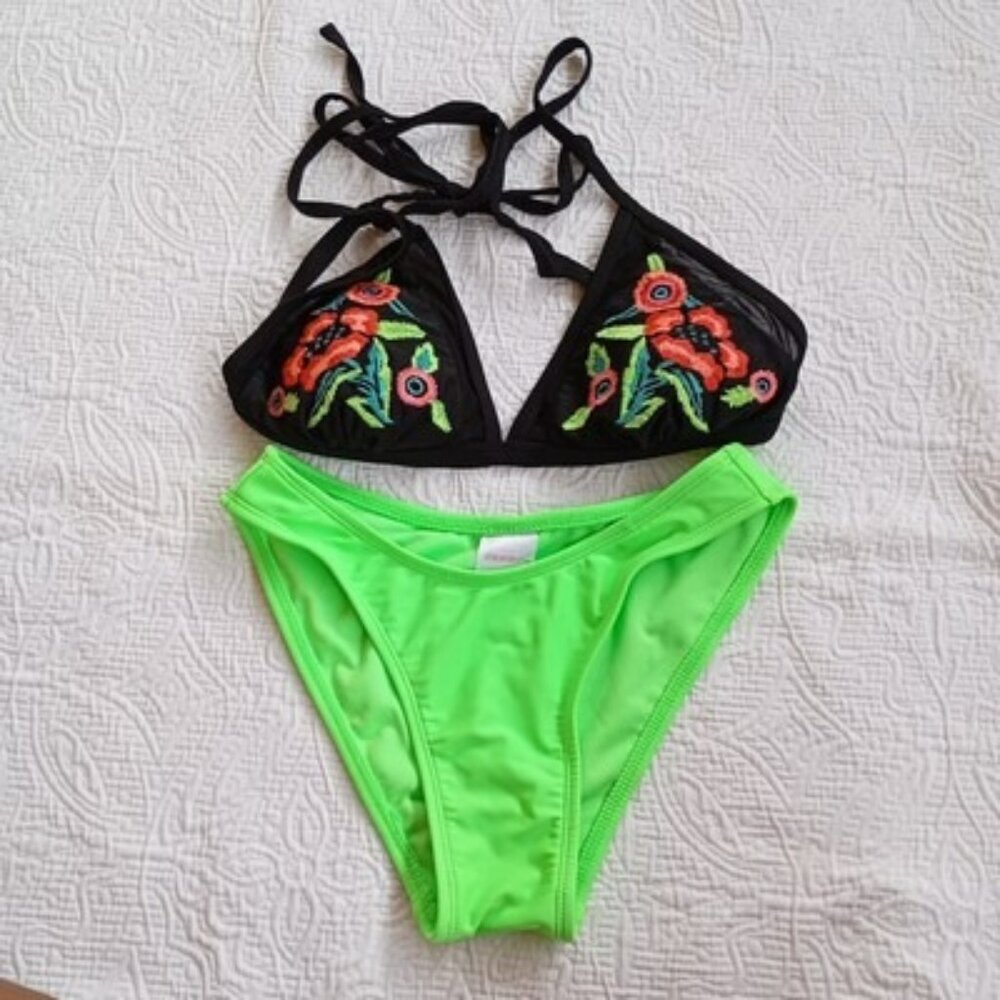 Xhilaration Womens Bikini Set Top size M, bottom size XS Beach